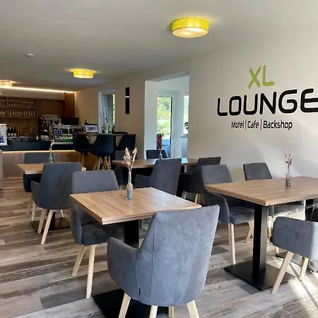 Xl Lounge